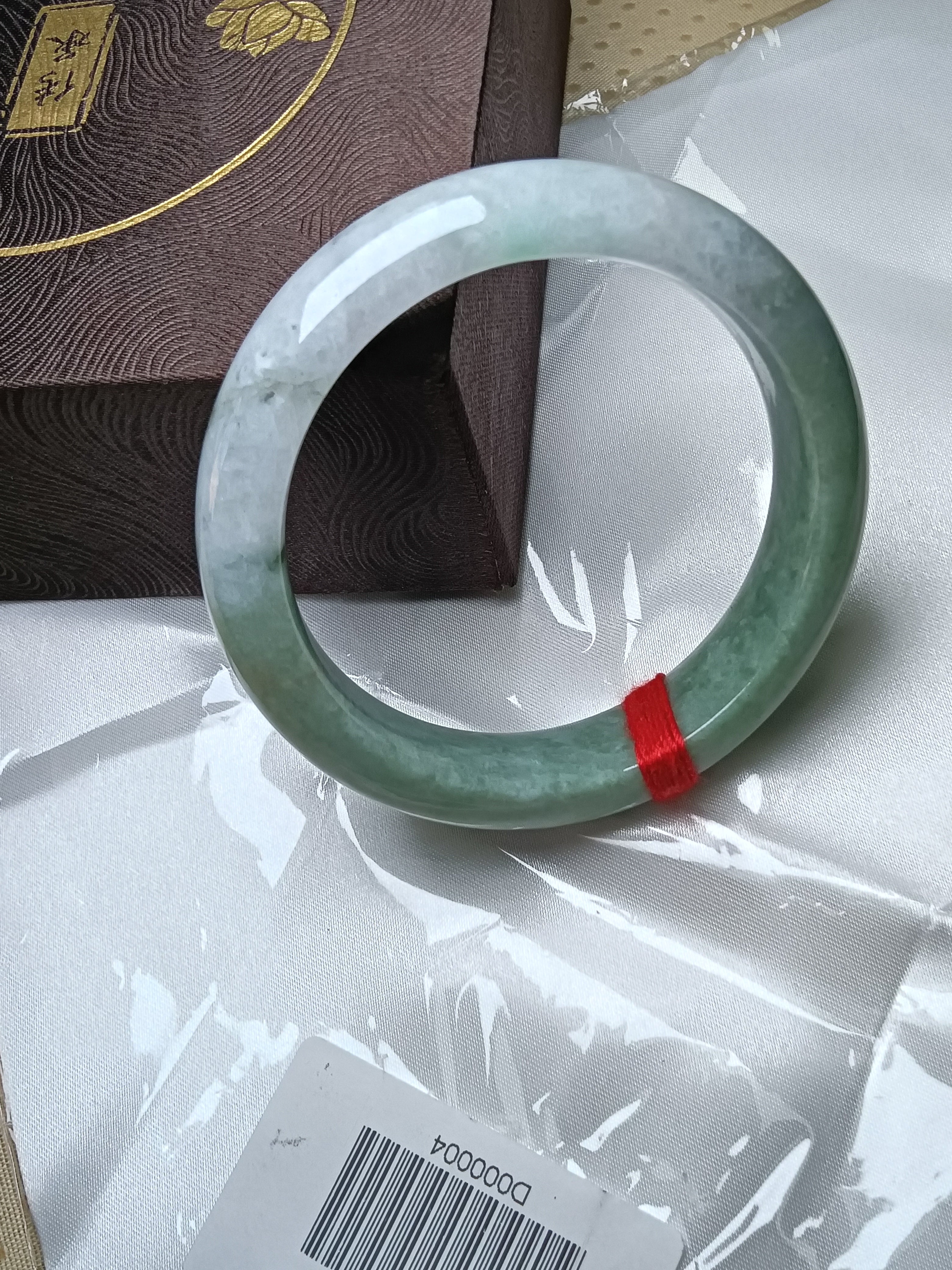 Half Water/Half Mountian Withe mixed Green Nature Type-A Jadeite Bangles (Size:58mm)#D004